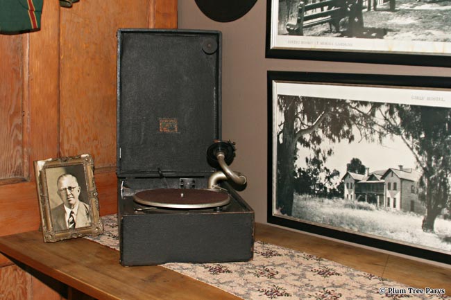 Plum Tree Parys Vintage Restaurant - Photo Gallery